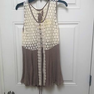 A’reve beige and cream top L